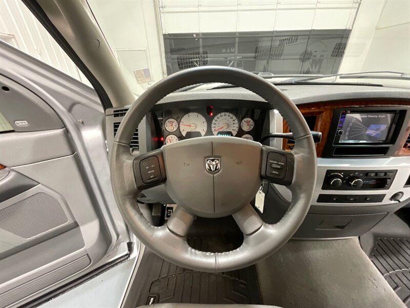 2006 Dodge Ram 2500 Laramie 4X4 / 5.9L CUMMINS DIESEL / Leather Heated / SHORT BED / Spray in Bed liner / LOCAL w. ZERO RUST - Photo 45 - Gladstone, OR 97027