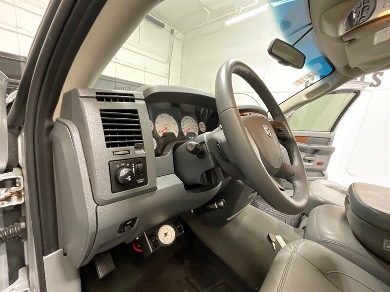 2006 Dodge Ram 2500 Laramie 4X4 / 5.9L CUMMINS DIESEL / Leather Heated / SHORT BED / Spray in Bed liner / LOCAL w. ZERO RUST - Photo 46 - Gladstone, OR 97027