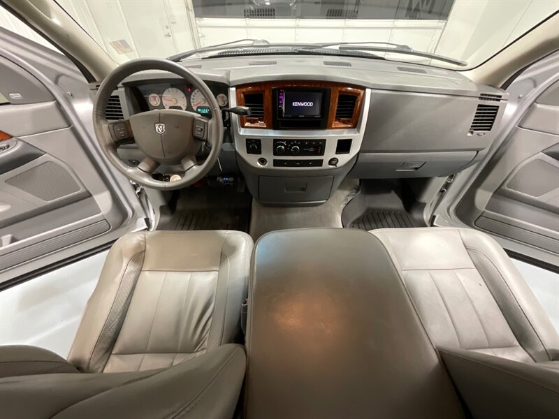 2006 Dodge Ram 2500 Laramie 4X4 / 5.9L CUMMINS DIESEL / Leather Heated / SHORT BED / Spray in Bed liner / LOCAL w. ZERO RUST - Photo 37 - Gladstone, OR 97027