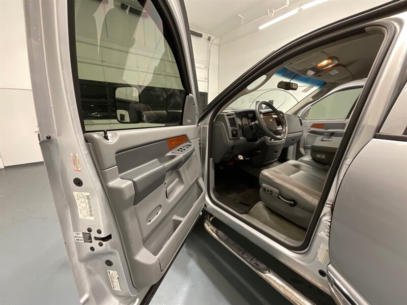 2006 Dodge Ram 2500 Laramie 4X4 / 5.9L CUMMINS DIESEL / Leather Heated / SHORT BED / Spray in Bed liner / LOCAL w. ZERO RUST - Photo 31 - Gladstone, OR 97027