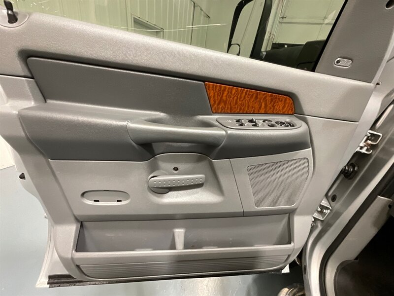 2006 Dodge Ram 2500 Laramie 4X4 / 5.9L CUMMINS DIESEL / Leather Heated / SHORT BED / Spray in Bed liner / LOCAL w. ZERO RUST - Photo 32 - Gladstone, OR 97027