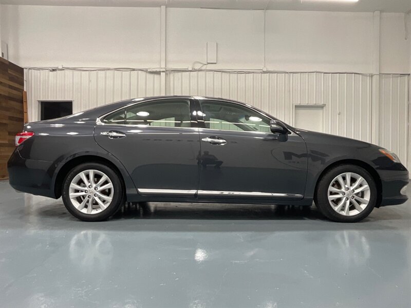 2011 Lexus ES 350 Luxury Sedan / 3.5L V6 / Leather / 86K MILES  / Navigation & Backup Camera / Sunroof - Photo 4 - Gladstone, OR 97027
