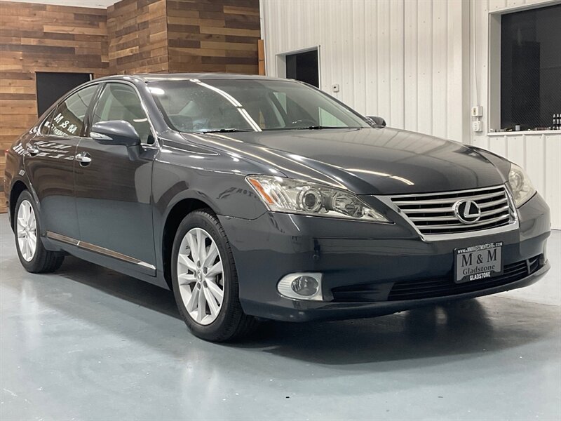 2011 Lexus ES 350 Luxury Sedan / 3.5L V6 / Leather / 86K MILES  / Navigation & Backup Camera / Sunroof - Photo 2 - Gladstone, OR 97027