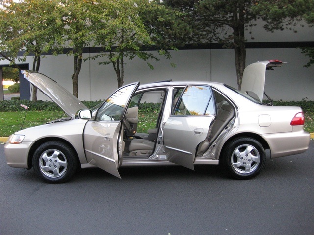 2000 Honda Accord EX   - Photo 9 - Portland, OR 97217