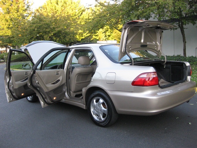 2000 Honda Accord EX   - Photo 10 - Portland, OR 97217