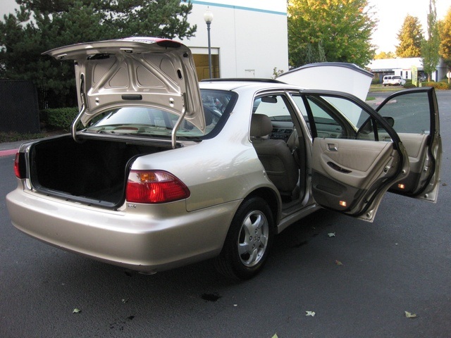 2000 Honda Accord EX   - Photo 12 - Portland, OR 97217