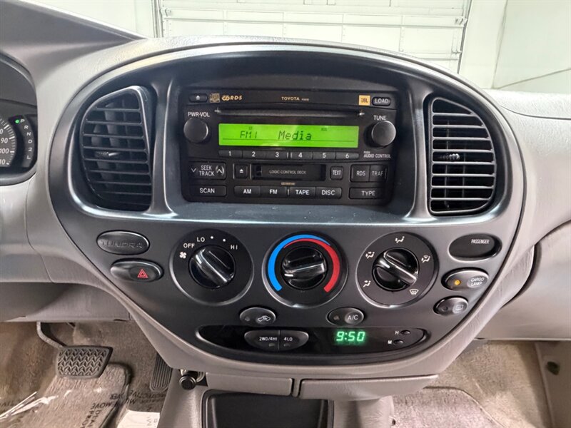 2004 Toyota Tundra Limited 4X4 4.7L V8 / ZERO RUST / 71K MILES / Towing Pkg / Power Sliding rear window - Photo 18 - Gladstone, OR 97027