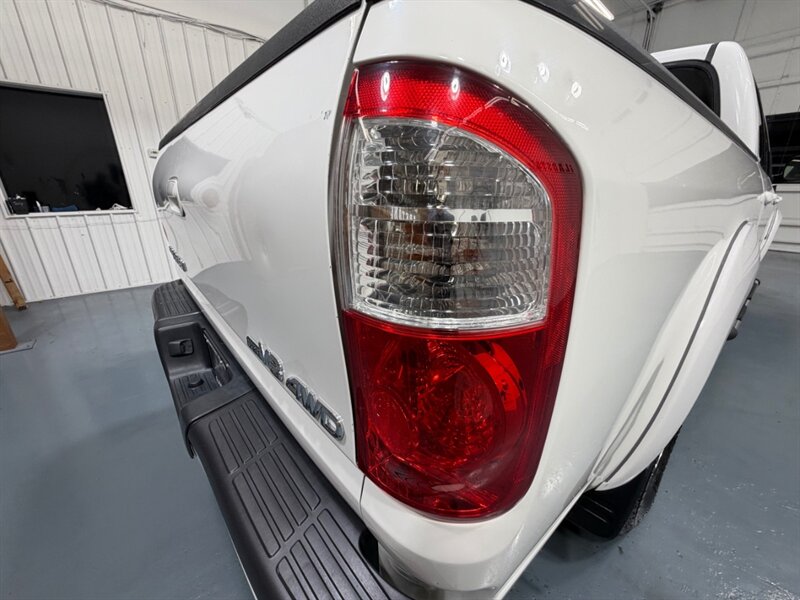 2004 Toyota Tundra Limited 4X4 4.7L V8 / ZERO RUST / 71K MILES / Towing Pkg / Power Sliding rear window - Photo 28 - Gladstone, OR 97027
