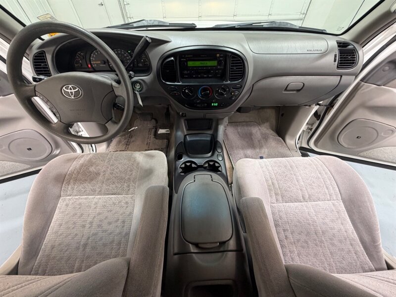 2004 Toyota Tundra Limited 4X4 4.7L V8 / ZERO RUST / 71K MILES / Towing Pkg / Power Sliding rear window - Photo 37 - Gladstone, OR 97027