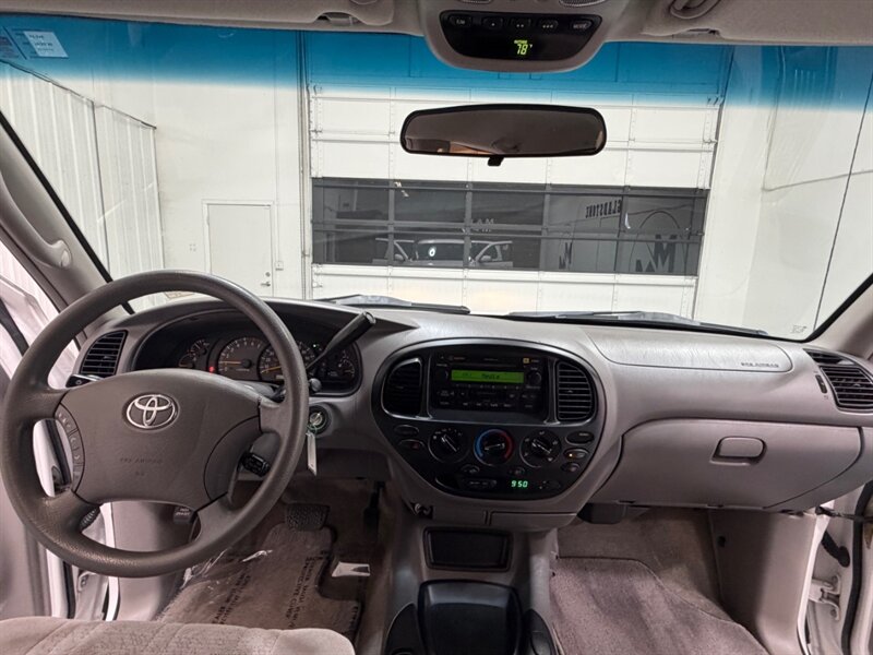2004 Toyota Tundra Limited 4X4 4.7L V8 / ZERO RUST / 71K MILES / Towing Pkg / Power Sliding rear window - Photo 38 - Gladstone, OR 97027