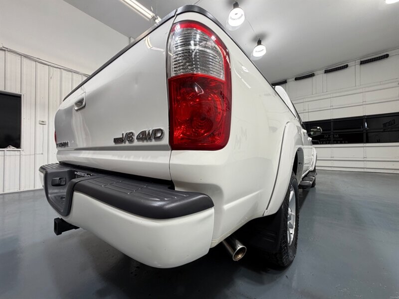 2004 Toyota Tundra Limited 4X4 4.7L V8 / ZERO RUST / 71K MILES / Towing Pkg / Power Sliding rear window - Photo 53 - Gladstone, OR 97027