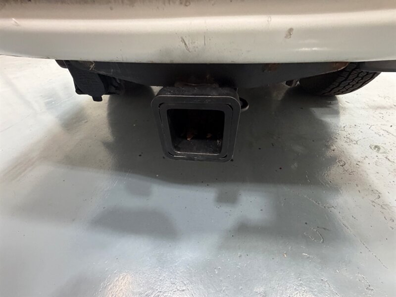 2004 Toyota Tundra Limited 4X4 4.7L V8 / ZERO RUST / 71K MILES / Towing Pkg / Power Sliding rear window - Photo 22 - Gladstone, OR 97027
