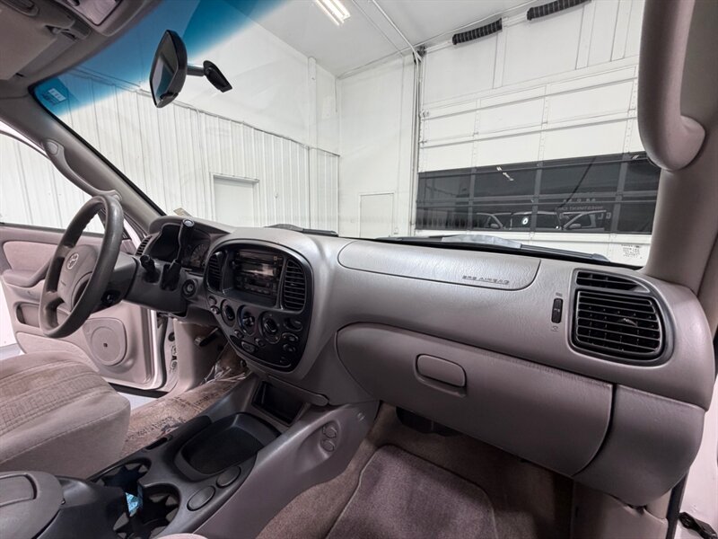 2004 Toyota Tundra Limited 4X4 4.7L V8 / ZERO RUST / 71K MILES / Towing Pkg / Power Sliding rear window - Photo 36 - Gladstone, OR 97027