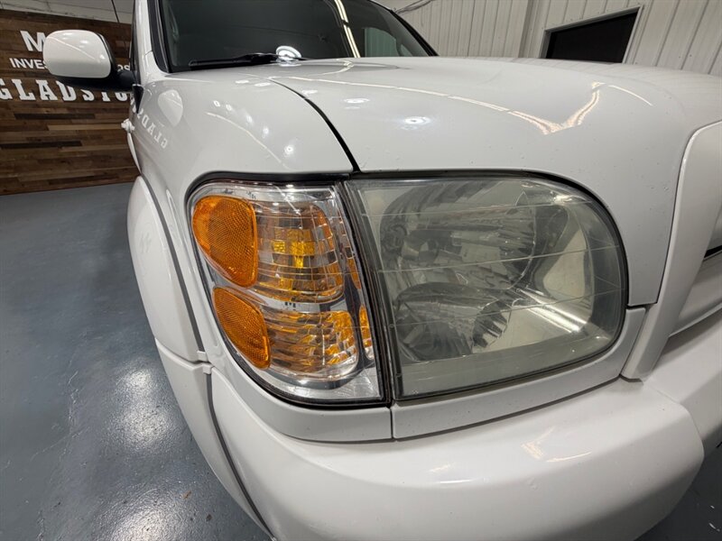 2004 Toyota Tundra Limited 4X4 4.7L V8 / ZERO RUST / 71K MILES / Towing Pkg / Power Sliding rear window - Photo 27 - Gladstone, OR 97027