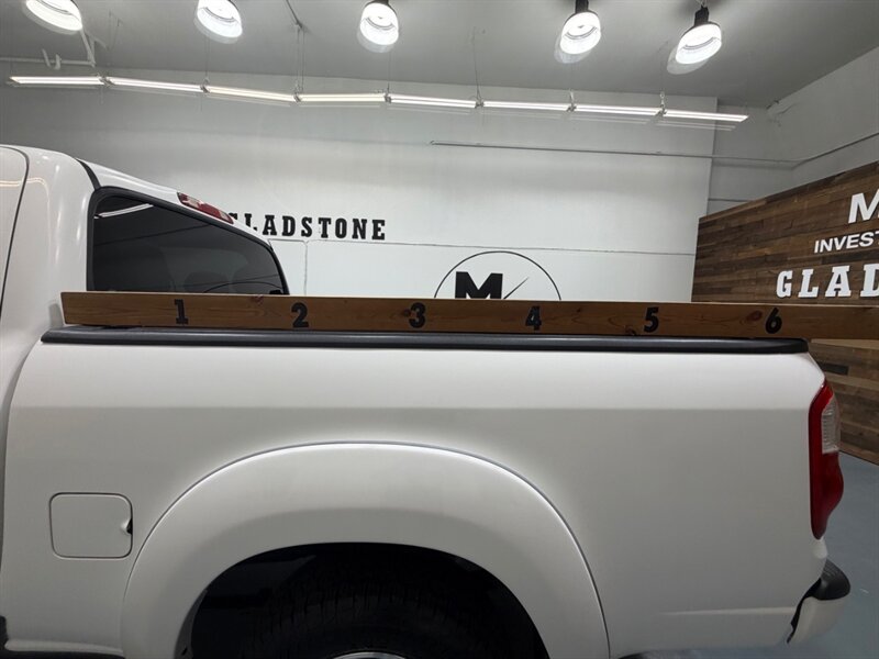2004 Toyota Tundra Limited 4X4 4.7L V8 / ZERO RUST / 71K MILES / Towing Pkg / Power Sliding rear window - Photo 9 - Gladstone, OR 97027