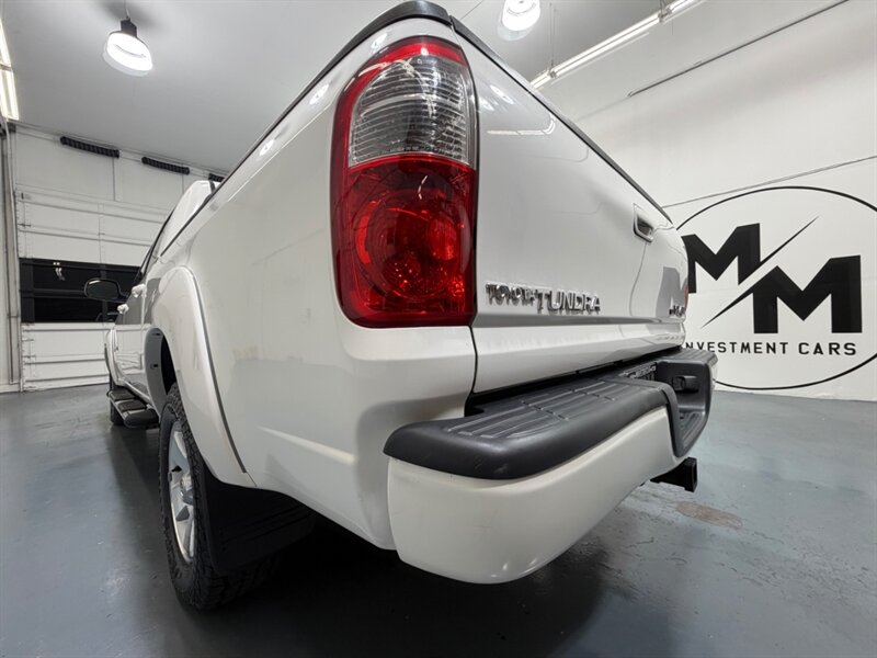 2004 Toyota Tundra Limited 4X4 4.7L V8 / ZERO RUST / 71K MILES / Towing Pkg / Power Sliding rear window - Photo 52 - Gladstone, OR 97027