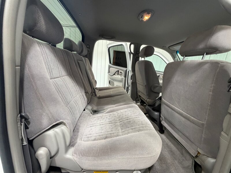 2004 Toyota Tundra Limited 4X4 4.7L V8 / ZERO RUST / 71K MILES / Towing Pkg / Power Sliding rear window - Photo 14 - Gladstone, OR 97027