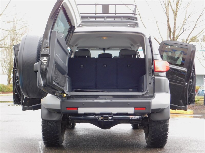 2007 Toyota FJ Cruiser 4X4 / V6 4.0L / REAR DIFF E-LOCKER /  BRUSH GUARD / LOW MILES / LIFTED !! - Photo 31 - Portland, OR 97217