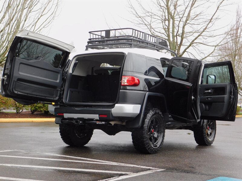 2007 Toyota FJ Cruiser 4X4 / V6 4.0L / REAR DIFF E-LOCKER /  BRUSH GUARD / LOW MILES / LIFTED !! - Photo 19 - Portland, OR 97217