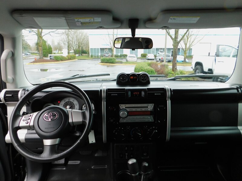 2007 Toyota FJ Cruiser 4X4 / V6 4.0L / REAR DIFF E-LOCKER /  BRUSH GUARD / LOW MILES / LIFTED !! - Photo 33 - Portland, OR 97217