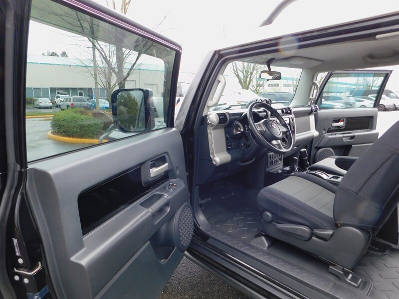 2007 Toyota FJ Cruiser 4X4 / V6 4.0L / REAR DIFF E-LOCKER /  BRUSH GUARD / LOW MILES / LIFTED !! - Photo 11 - Portland, OR 97217