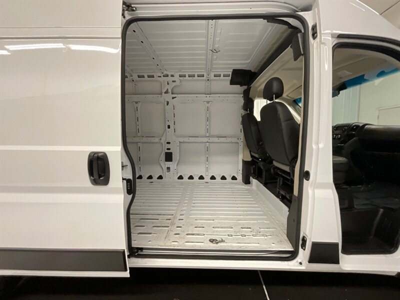 2021 RAM ProMaster Cargo Van 2500 159 WB / HIGH ROOF / BACKUP CAMERA  / 1-OWNER LOCAL VAN / HIGHROOF & 159 " WB / CARGO VAN - Photo 12 - Gladstone, OR 97027