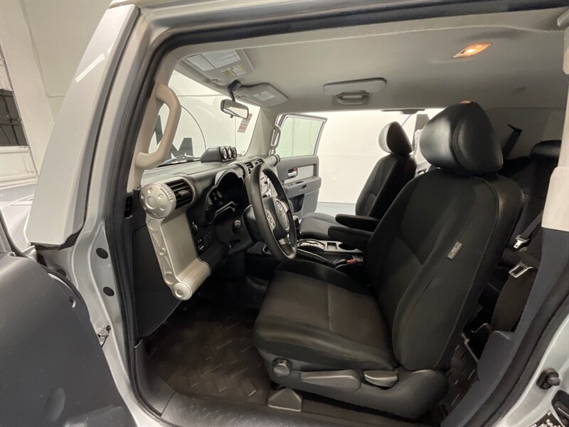 2008 Toyota FJ Cruiser Sport Utility 4X4 / LOCAL SUV w. ZERO RUST / Rear Diff Locks / Excel Cond - Photo 10 - Gladstone, OR 97027