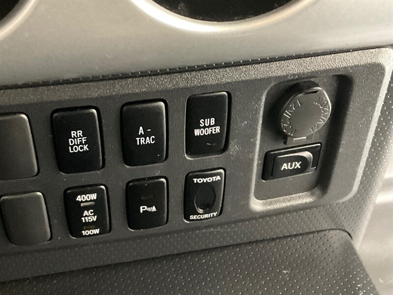 2008 Toyota FJ Cruiser Sport Utility 4X4 / LOCAL SUV w. ZERO RUST / Rear Diff Locks / Excel Cond - Photo 16 - Gladstone, OR 97027