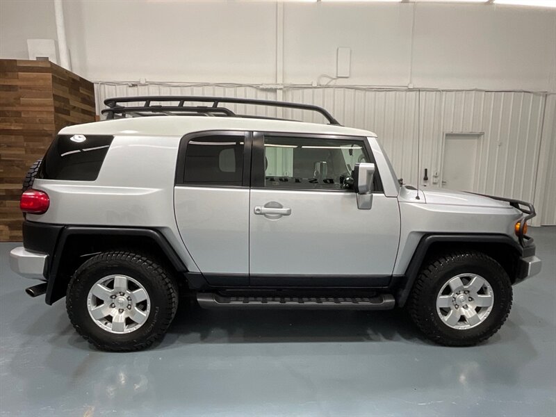 2008 Toyota FJ Cruiser Sport Utility 4X4 / LOCAL SUV w. ZERO RUST / Rear Diff Locks / Excel Cond - Photo 4 - Gladstone, OR 97027
