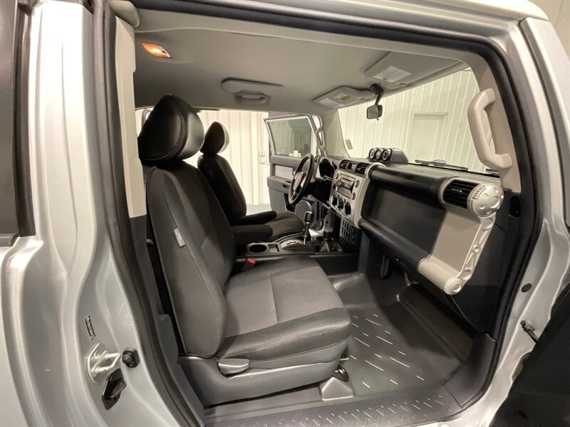 2008 Toyota FJ Cruiser Sport Utility 4X4 / LOCAL SUV w. ZERO RUST / Rear Diff Locks / Excel Cond - Photo 13 - Gladstone, OR 97027