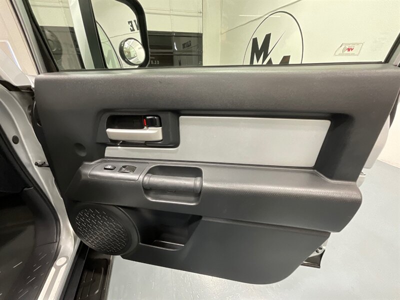 2008 Toyota FJ Cruiser Sport Utility 4X4 / LOCAL SUV w. ZERO RUST / Rear Diff Locks / Excel Cond - Photo 33 - Gladstone, OR 97027
