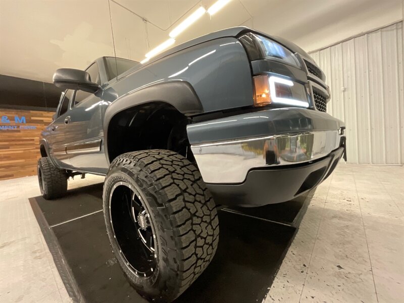 2007 Chevrolet Silverado 1500 LT Crew Cab 4X4 / 5.3L V8 / LIFTED LIFTED  / LOCAL OREGON TRUCK / RUST FREE / LIFTED w. 35 " TIRES & 20 " MOTO WHEELS - Photo 10 - Gladstone, OR 97027