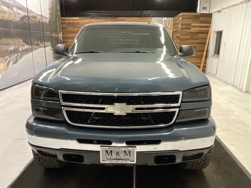 2007 Chevrolet Silverado 1500 LT Crew Cab 4X4 / 5.3L V8 / LIFTED LIFTED  / LOCAL OREGON TRUCK / RUST FREE / LIFTED w. 35 " TIRES & 20 " MOTO WHEELS - Photo 5 - Gladstone, OR 97027