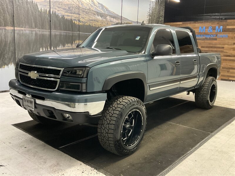 2007 Chevrolet Silverado 1500 LT Crew Cab 4X4 / 5.3L V8 / LIFTED LIFTED  / LOCAL OREGON TRUCK / RUST FREE / LIFTED w. 35 " TIRES & 20 " MOTO WHEELS - Photo 1 - Gladstone, OR 97027