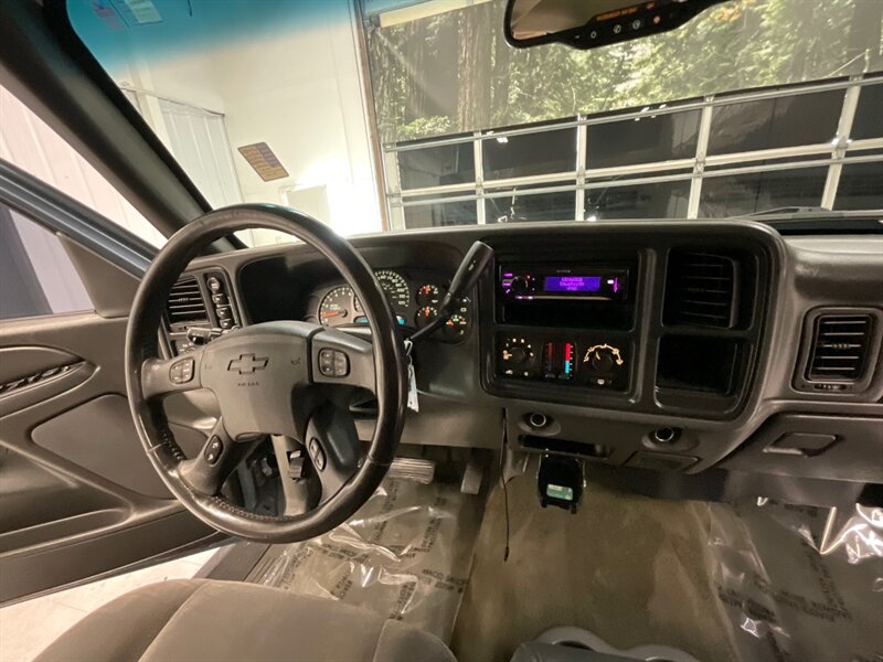 2007 Chevrolet Silverado 1500 LT Crew Cab 4X4 / 5.3L V8 / LIFTED LIFTED  / LOCAL OREGON TRUCK / RUST FREE / LIFTED w. 35 " TIRES & 20 " MOTO WHEELS - Photo 19 - Gladstone, OR 97027