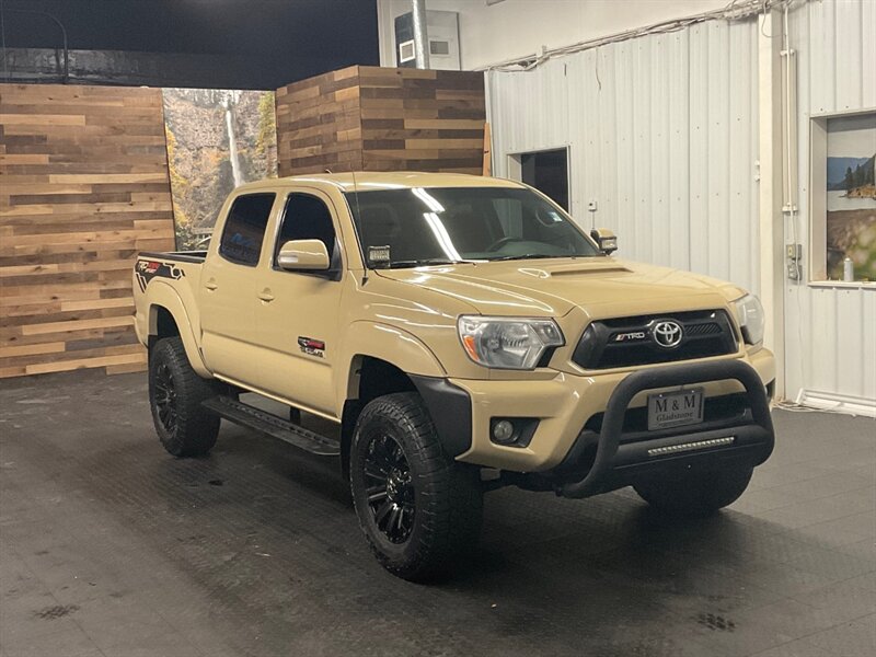 2014 Toyota Tacoma V6 TRD SPORT 4X4 / 4.0L V6 / LIFTED / SHARP  Navigation & Backup Camera / LIFTED w/33 " TIRES & 18 " WHEELS / 87,000 MILES - Photo 2 - Gladstone, OR 97027