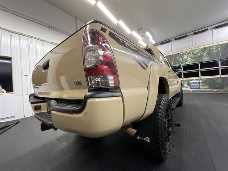 2014 Toyota Tacoma V6 TRD SPORT 4X4 / 4.0L V6 / LIFTED / SHARP  Navigation & Backup Camera / LIFTED w/33 " TIRES & 18 " WHEELS / 87,000 MILES - Photo 12 - Gladstone, OR 97027