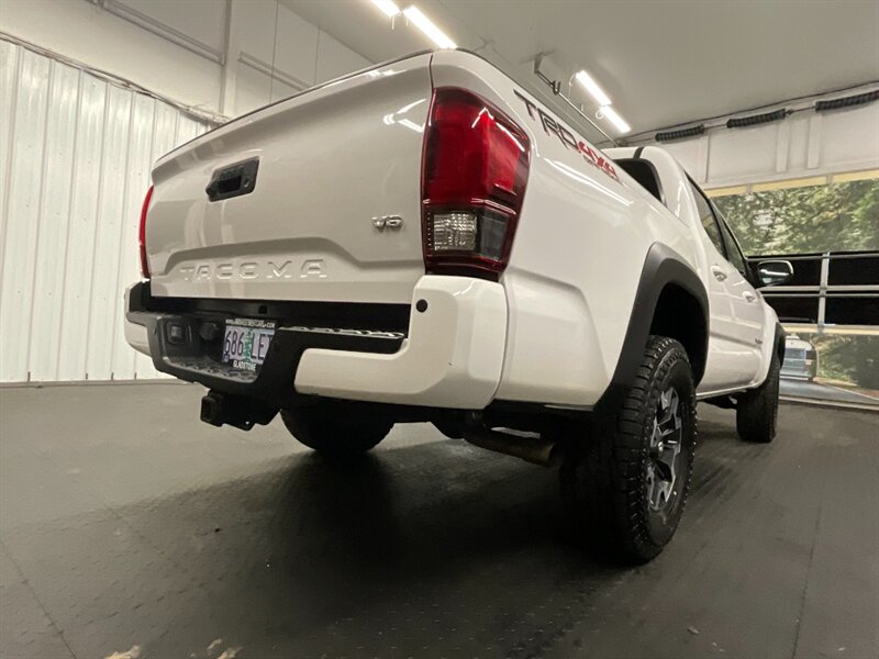 2018 Toyota Tacoma TRD Off-Road 4X4 / V   - Photo 9 - Gladstone, OR 97027