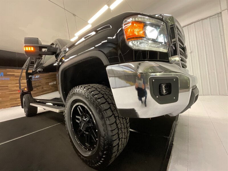 2017 GMC Sierra 2500 Crew Cab 4X4 / 6.0L V8 Gas / FLAT BED / 54K Miles  / Local Oregon Truck / Rear Airbags - Photo 32 - Gladstone, OR 97027