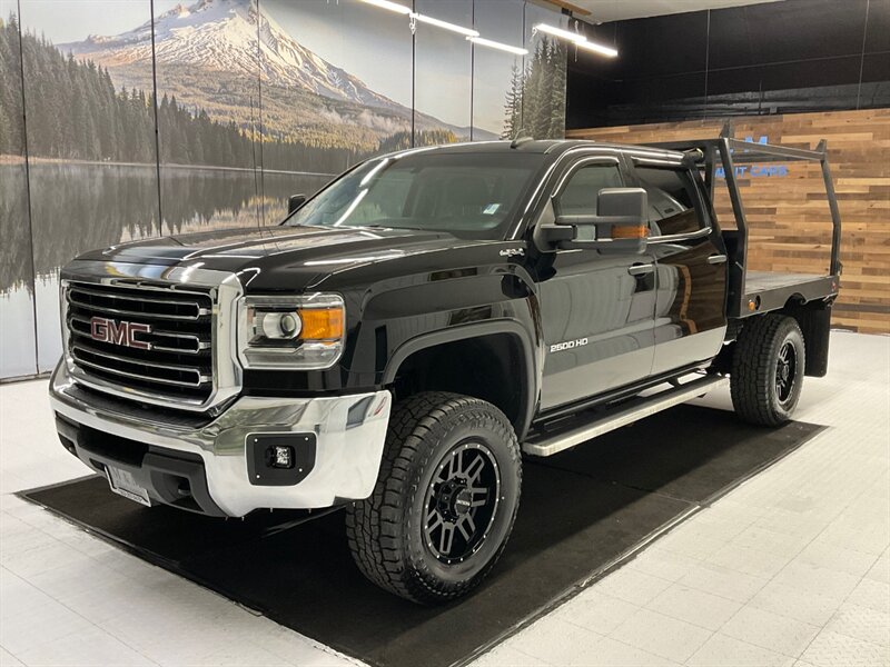 2017 GMC Sierra 2500 Crew Cab 4X4 / 6.0L V8 Gas / FLAT BED / 54K Miles  / Local Oregon Truck / Rear Airbags - Photo 1 - Gladstone, OR 97027