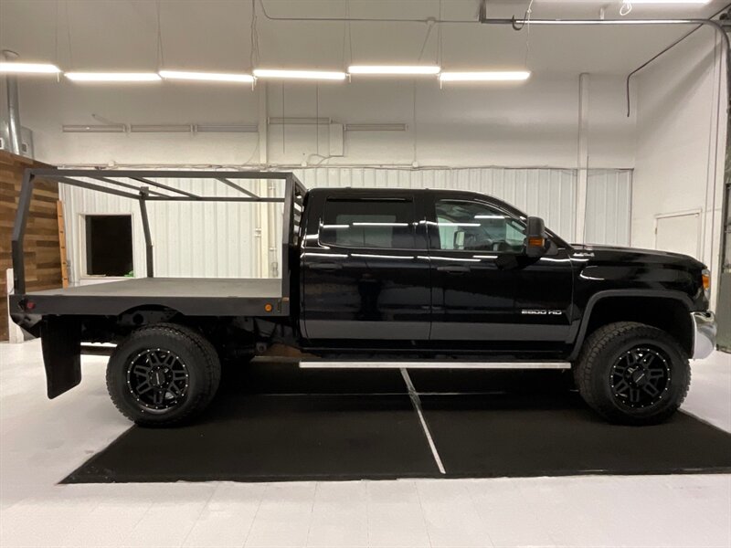 2017 GMC Sierra 2500 Crew Cab 4X4 / 6.0L V8 Gas / FLAT BED / 54K Miles  / Local Oregon Truck / Rear Airbags - Photo 4 - Gladstone, OR 97027