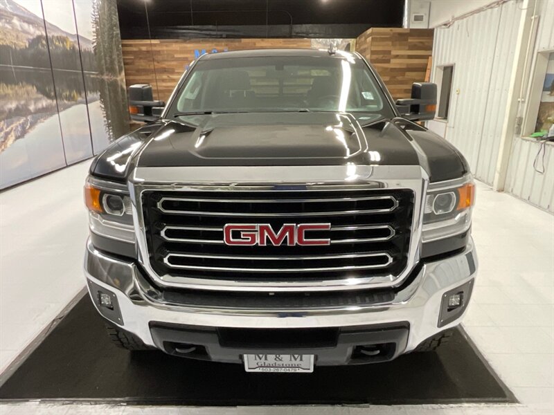 2017 GMC Sierra 2500 Crew Cab 4X4 / 6.0L V8 Gas / FLAT BED / 54K Miles  / Local Oregon Truck / Rear Airbags - Photo 5 - Gladstone, OR 97027