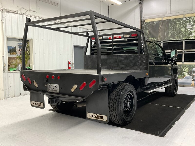 2017 GMC Sierra 2500 Crew Cab 4X4 / 6.0L V8 Gas / FLAT BED / 54K Miles  / Local Oregon Truck / Rear Airbags - Photo 8 - Gladstone, OR 97027