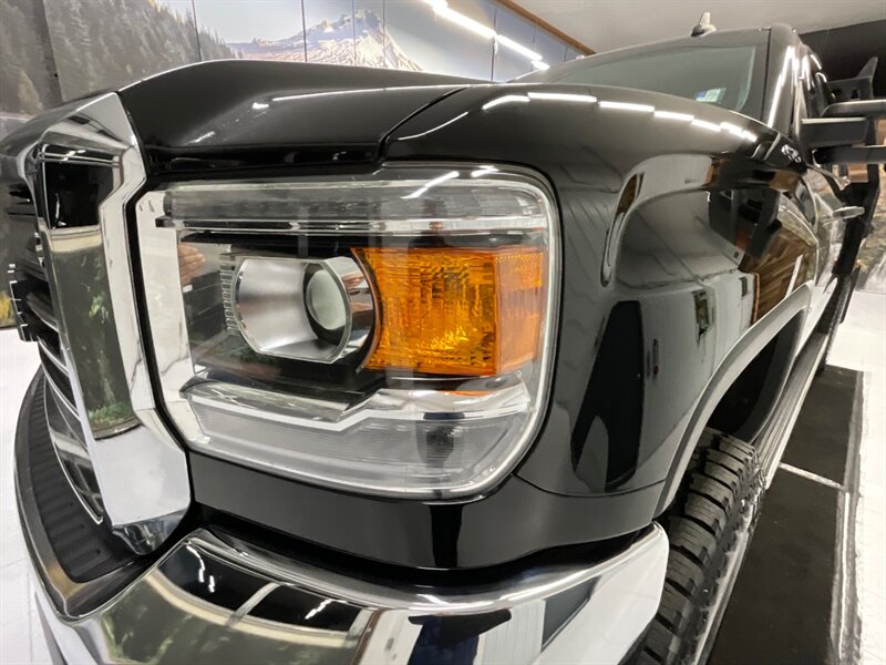 2017 GMC Sierra 2500 Crew Cab 4X4 / 6.0L V8 Gas / FLAT BED / 54K Miles  / Local Oregon Truck / Rear Airbags - Photo 27 - Gladstone, OR 97027