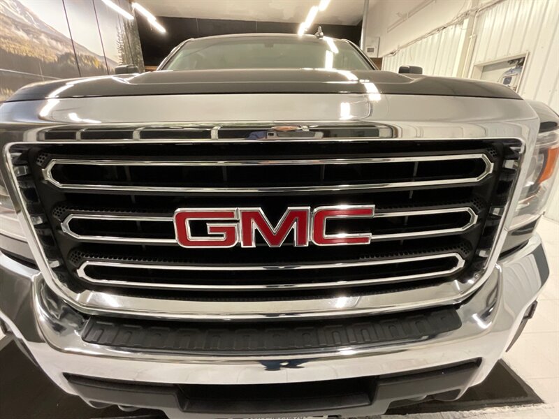 2017 GMC Sierra 2500 Crew Cab 4X4 / 6.0L V8 Gas / FLAT BED / 54K Miles  / Local Oregon Truck / Rear Airbags - Photo 28 - Gladstone, OR 97027