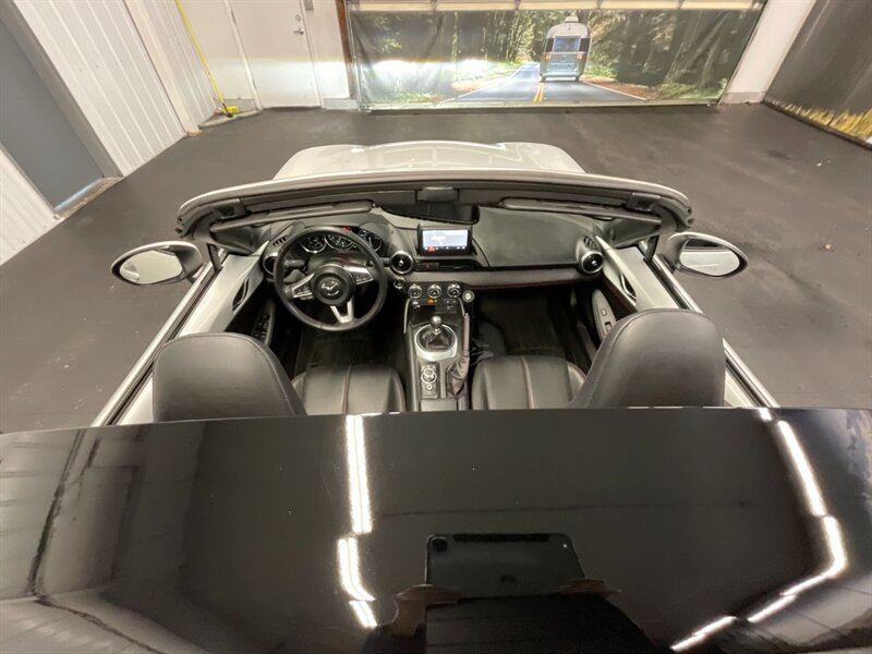 2019 Mazda MX-5 Miata Grand Touring RF Convertible Hard Top / 3,000 MILE  1-OWNER / Technology Pkg / 6-Speed Manual / LIKE NEW - Photo 26 - Gladstone, OR 97027