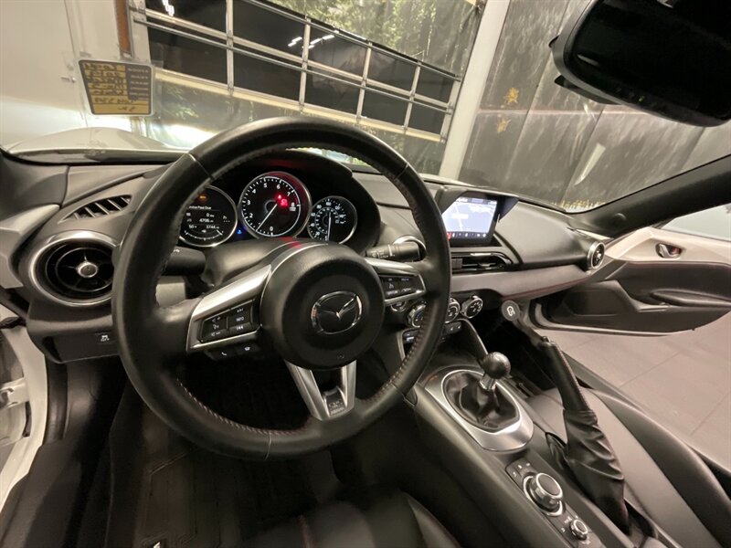 2019 Mazda MX-5 Miata Grand Touring RF Convertible Hard Top / 3,000 MILE  1-OWNER / Technology Pkg / 6-Speed Manual / LIKE NEW - Photo 17 - Gladstone, OR 97027