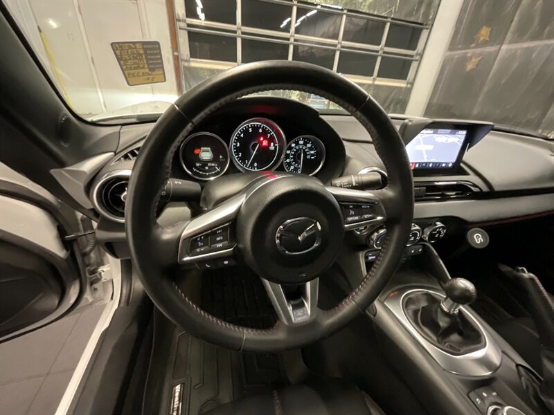 2019 Mazda MX-5 Miata Grand Touring RF Convertible Hard Top / 3,000 MILE  1-OWNER / Technology Pkg / 6-Speed Manual / LIKE NEW - Photo 55 - Gladstone, OR 97027