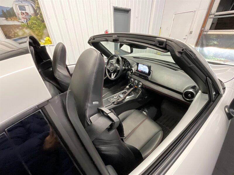 2019 Mazda MX-5 Miata Grand Touring RF Convertible Hard Top / 3,000 MILE  1-OWNER / Technology Pkg / 6-Speed Manual / LIKE NEW - Photo 16 - Gladstone, OR 97027