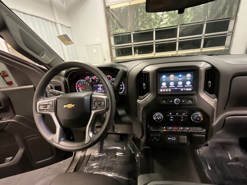 2021 Chevrolet Silverado 1500 Crew Cab 4X4 / 4Cyl Turbo / 1-OWNER / 22,000 MILES  LOCAL OREGON TRUCK / Backup Camera / SHARP & CLEAN - Photo 17 - Gladstone, OR 97027